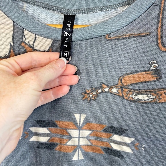 Gray Long Sleeve Tee with Coffee Shop Print - Picture 3 of 4